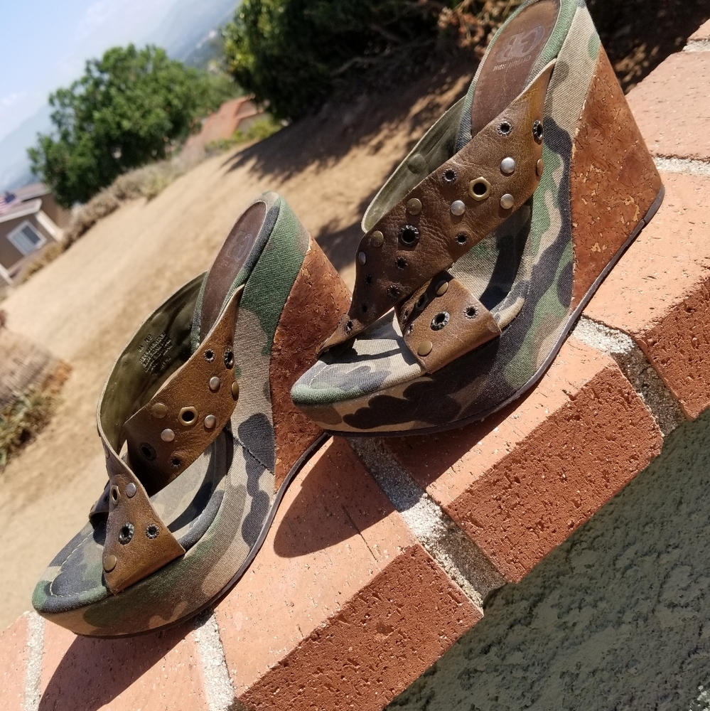 Gianni Bini camo wedges